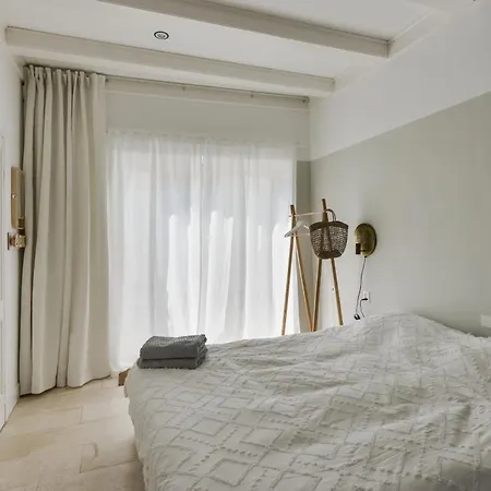 Loft With Light Garden * 잔드보르트
