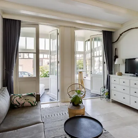 Loft With Light Garden 잔드보르트