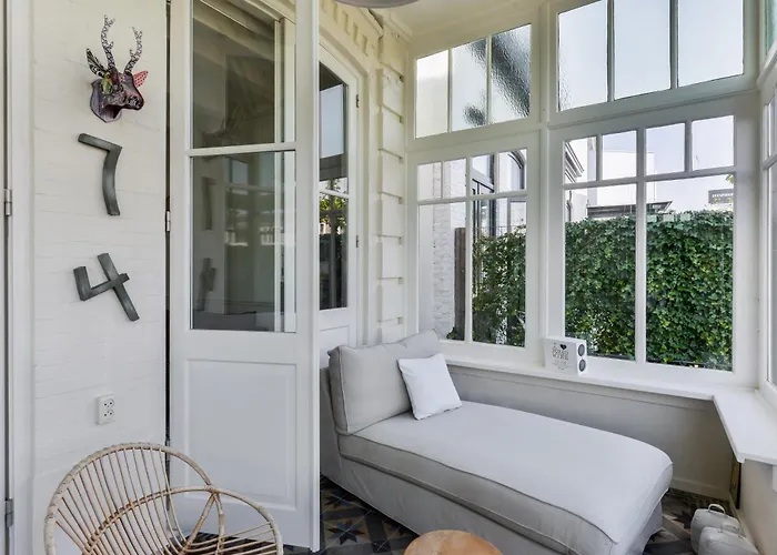 Loft With Light Garden Apartment